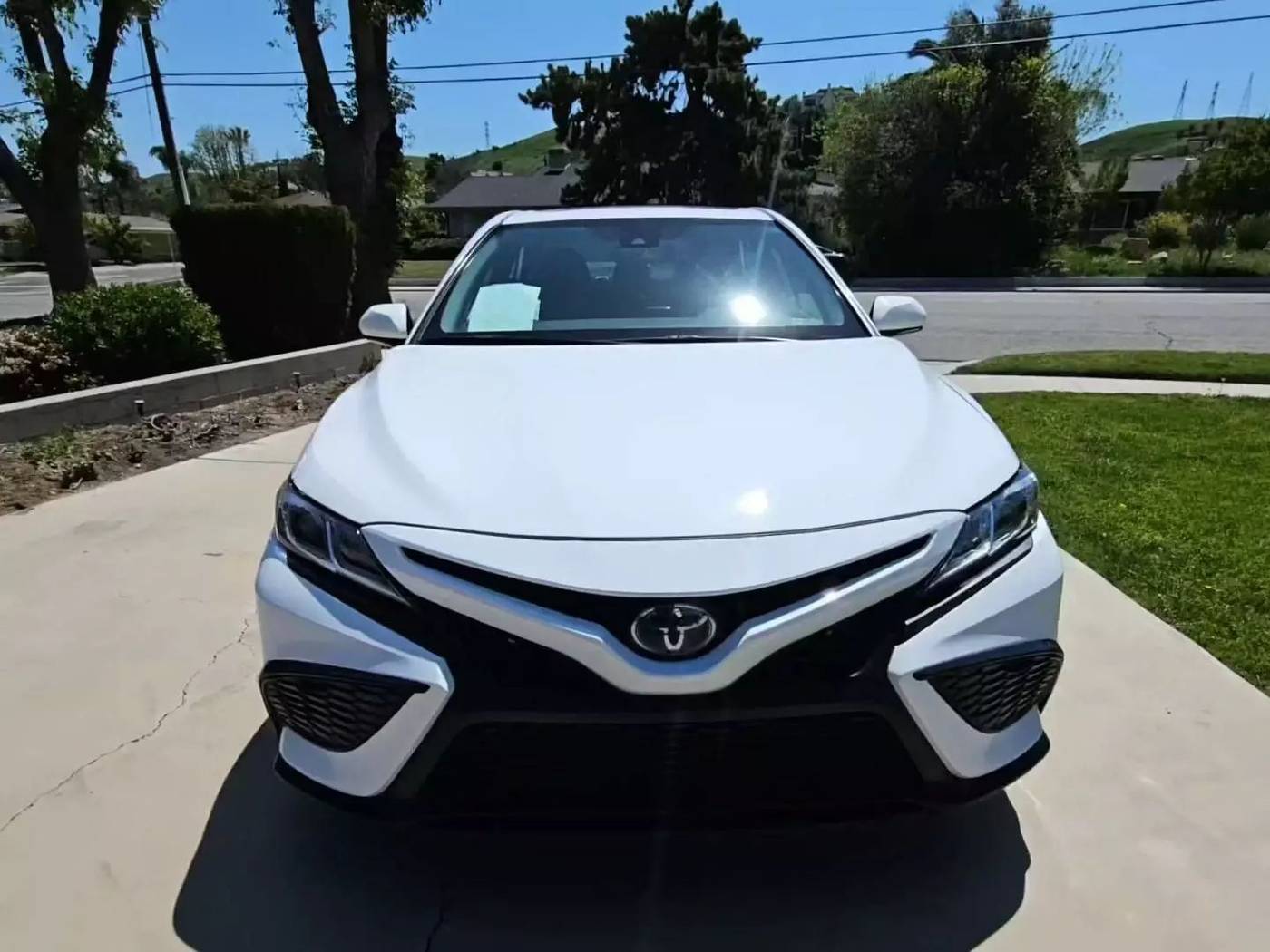 2022 Toyota Camry Hybrid SE — Sedan — 31,787 mi — Riverside, CA