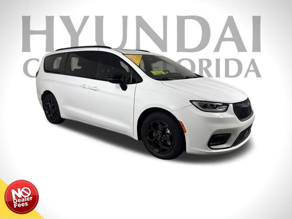 2025 Chrysler Pacifica Hybrid Premium S Appearance Package — Minivan — 2,158 mi — Clermont, FL