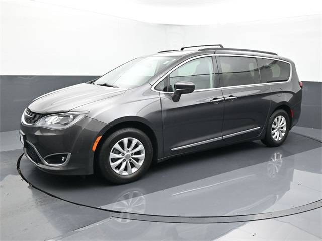 2017 Chrysler Pacifica Touring L — Minivan — 92,844 mi — Omaha, NE