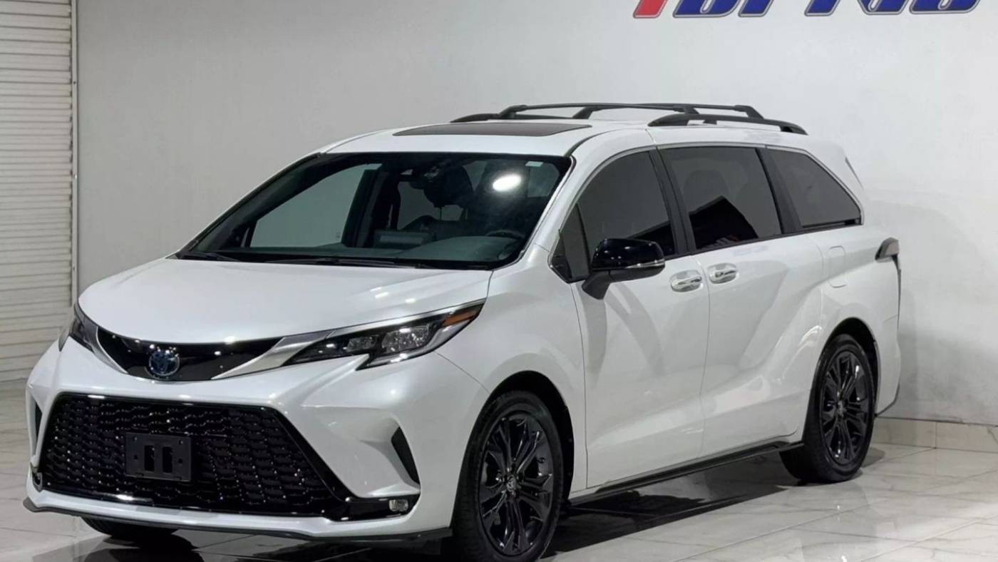 2023 Toyota Sienna XSE 25th Anniversary — Minivan — 18,203 mi — Houston, TX