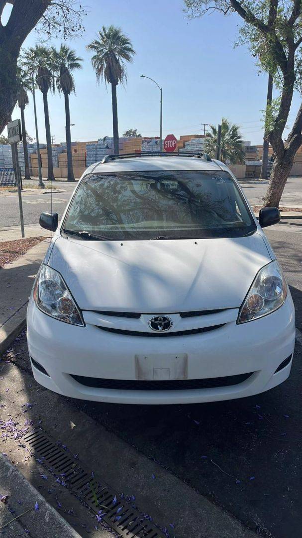 2009 Toyota Sienna CE — Minivan — 181,527 mi — Pomona, CA