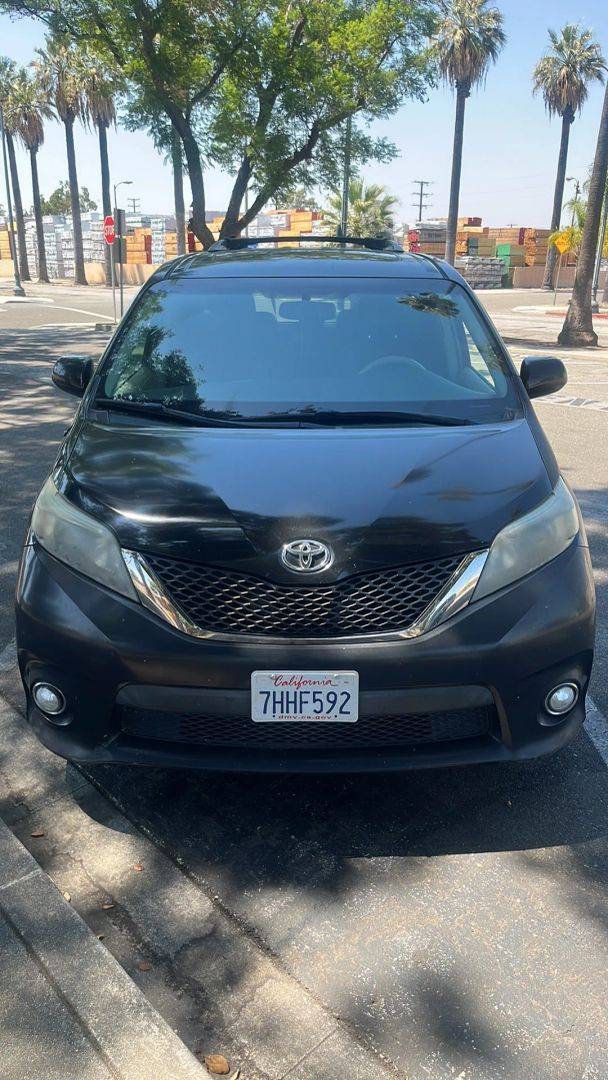 2014 Toyota Sienna SE — Minivan — 165,424 mi — Pomona, CA