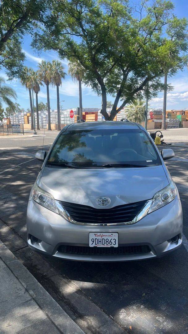 2014 Toyota Sienna LE — Minivan — 172,422 mi — Pomona, CA