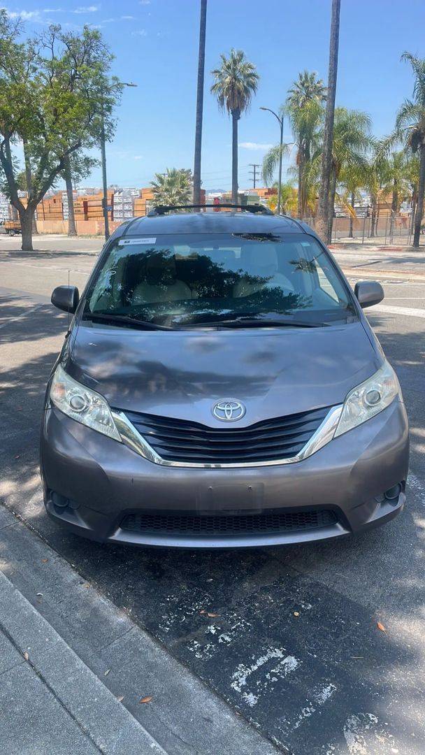 2012 Toyota Sienna LE — Minivan — 216,871 mi — Pomona, CA