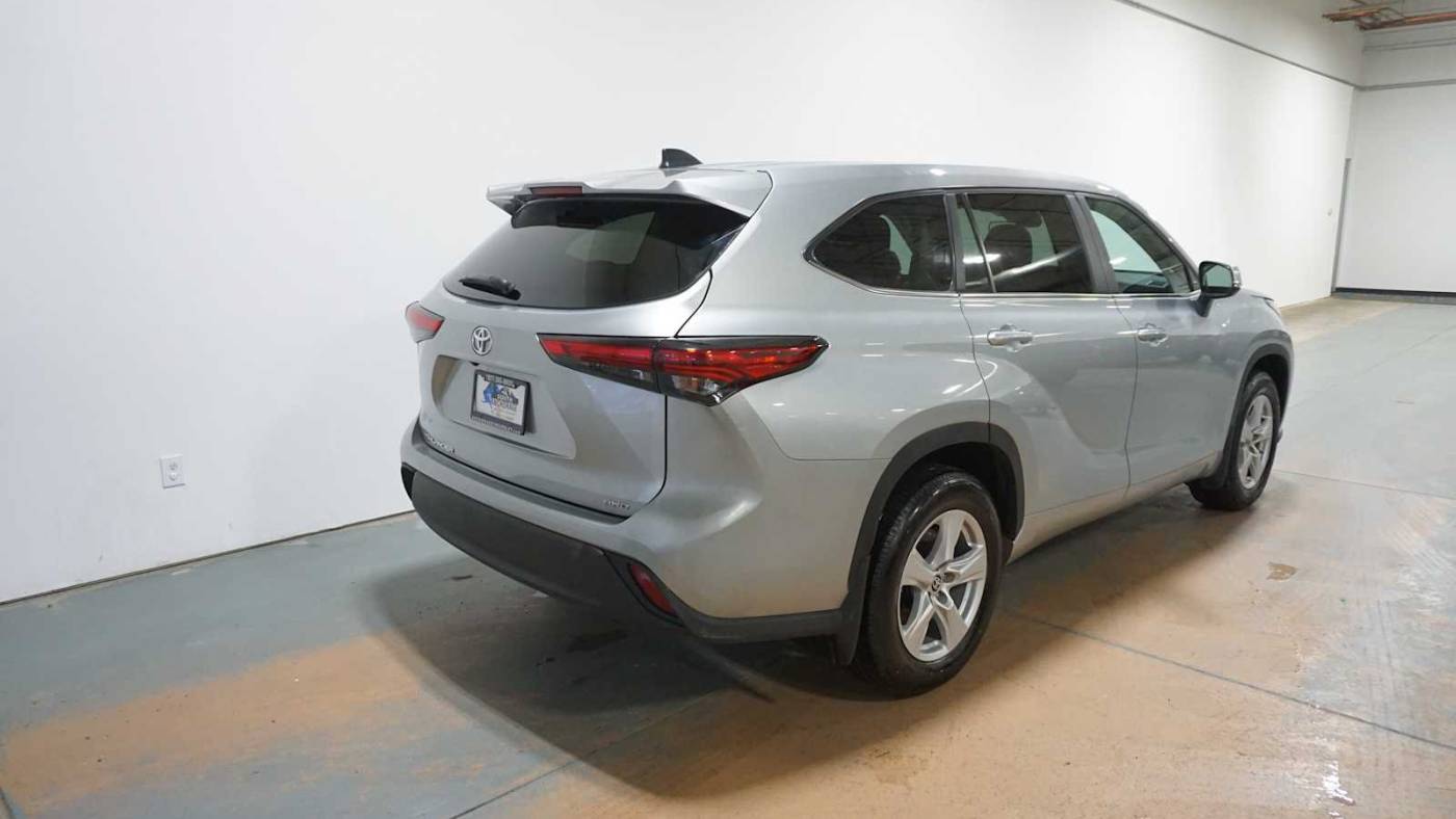 2023 Toyota Highlander XLE — SUV — 28,870 mi — Anchorage, AK