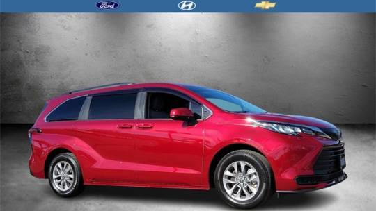 2022 Toyota Sienna LE — Minivan — 70,305 mi — Hemet, CA