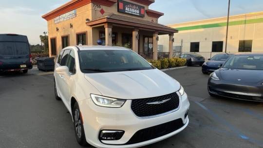 2022 Chrysler Pacifica Hybrid Touring L — Minivan — 80,654 mi — Riverside, CA