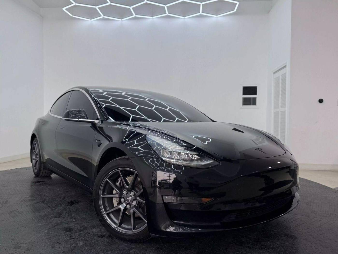2018 Tesla Model 3 Mid Range — Sedan — 96,261 mi — Glendale, CA