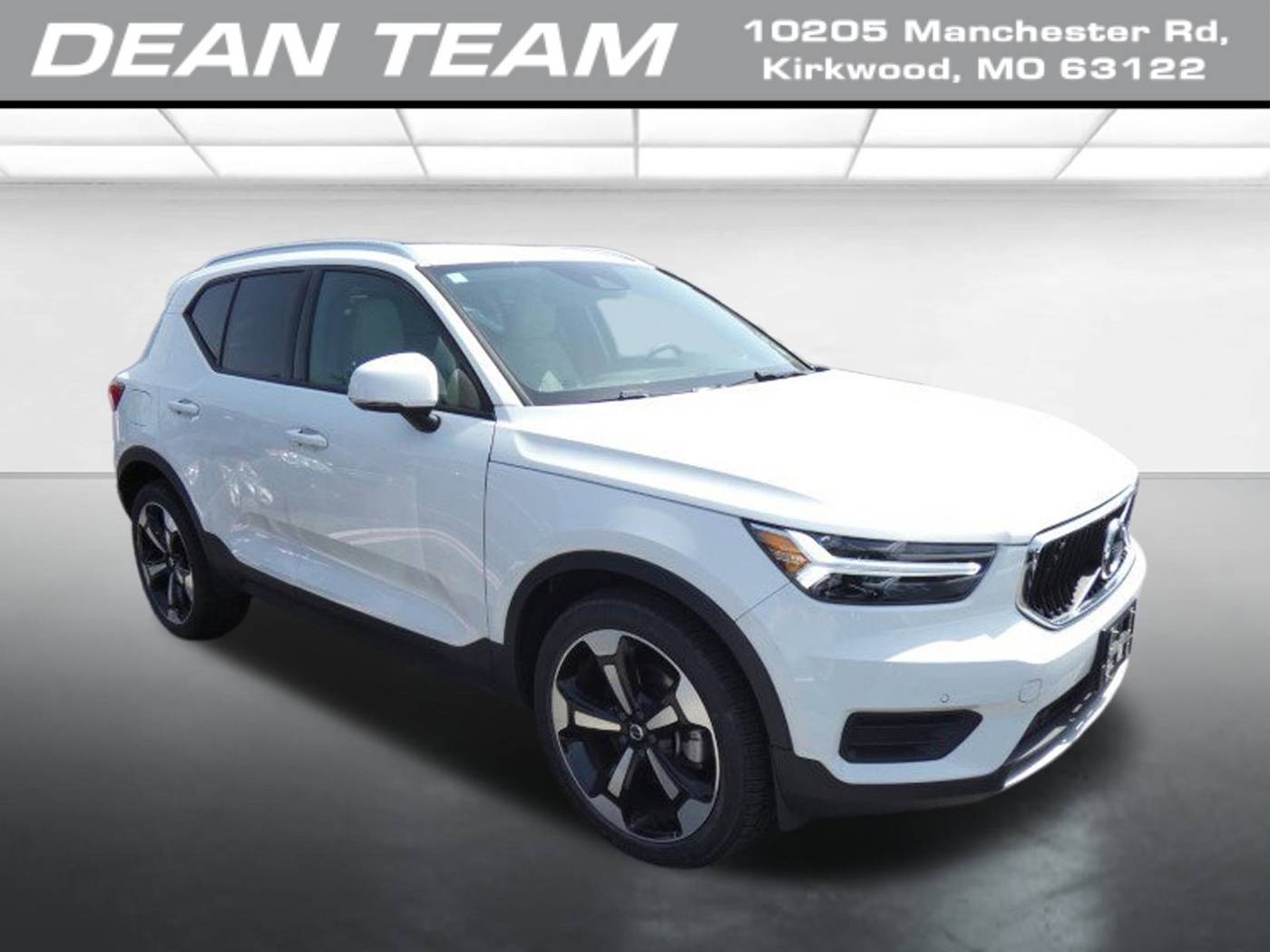 2020 Volvo XC40 Momentum — SUV — 28,380 mi — Kirkwood, MO