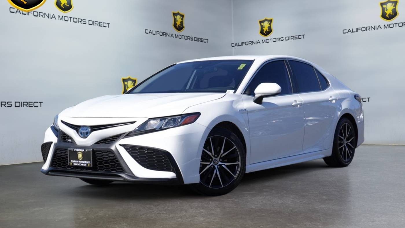 2021 Toyota Camry Hybrid SE — Sedan — 24,379 mi — Santa Ana, CA