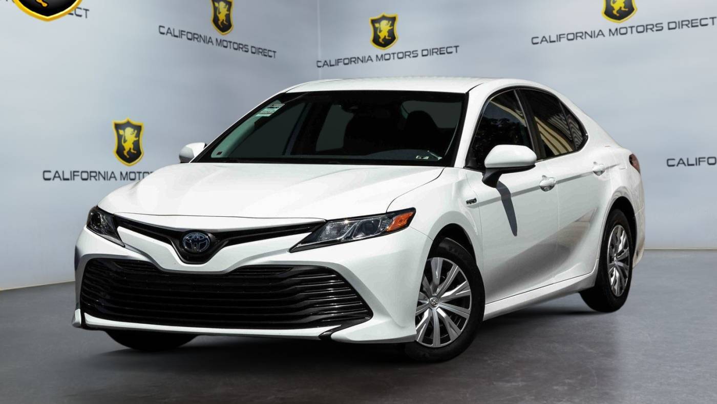 2020 Toyota Camry Hybrid LE — Sedan — 30,519 mi — Santa Ana, CA