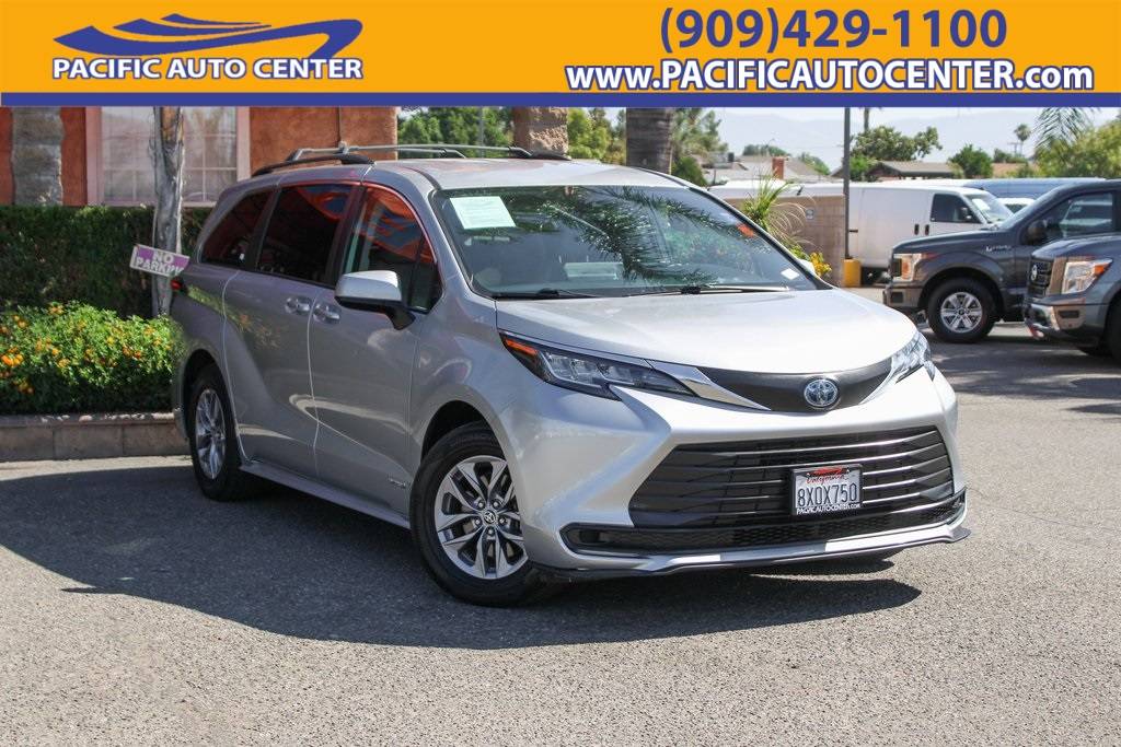 2021 Toyota Sienna LE — Minivan — 54,624 mi — Fontana, CA