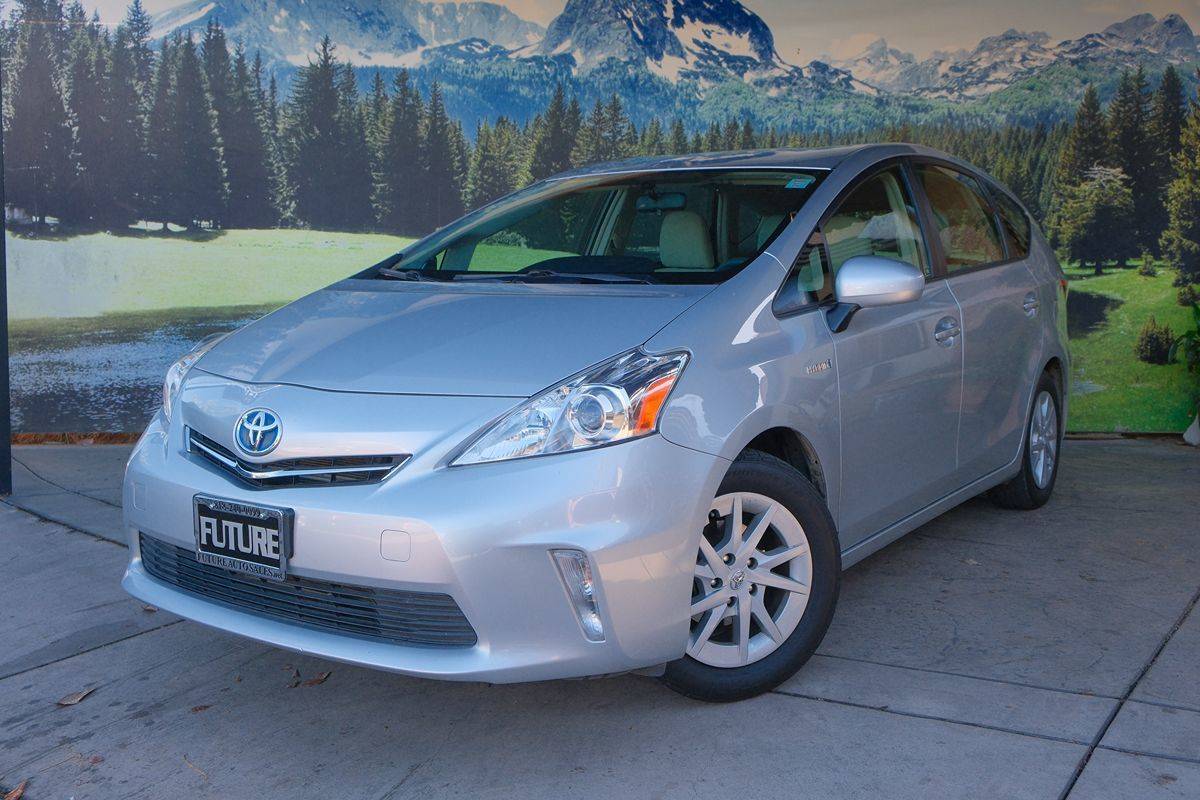 2013 Toyota Prius v Three — Wagon — 81,790 mi — Glendale, CA