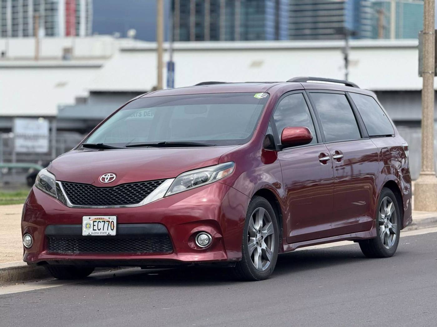 2017 Toyota Sienna SE — Minivan — 63,389 mi — Honolulu, HI