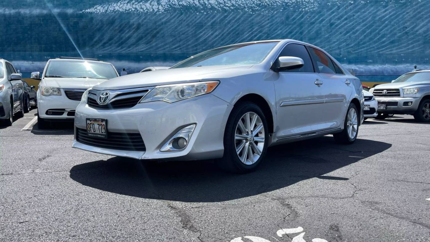 2014 Toyota Camry SE V6 — Sedan — 120,087 mi — Honolulu, HI