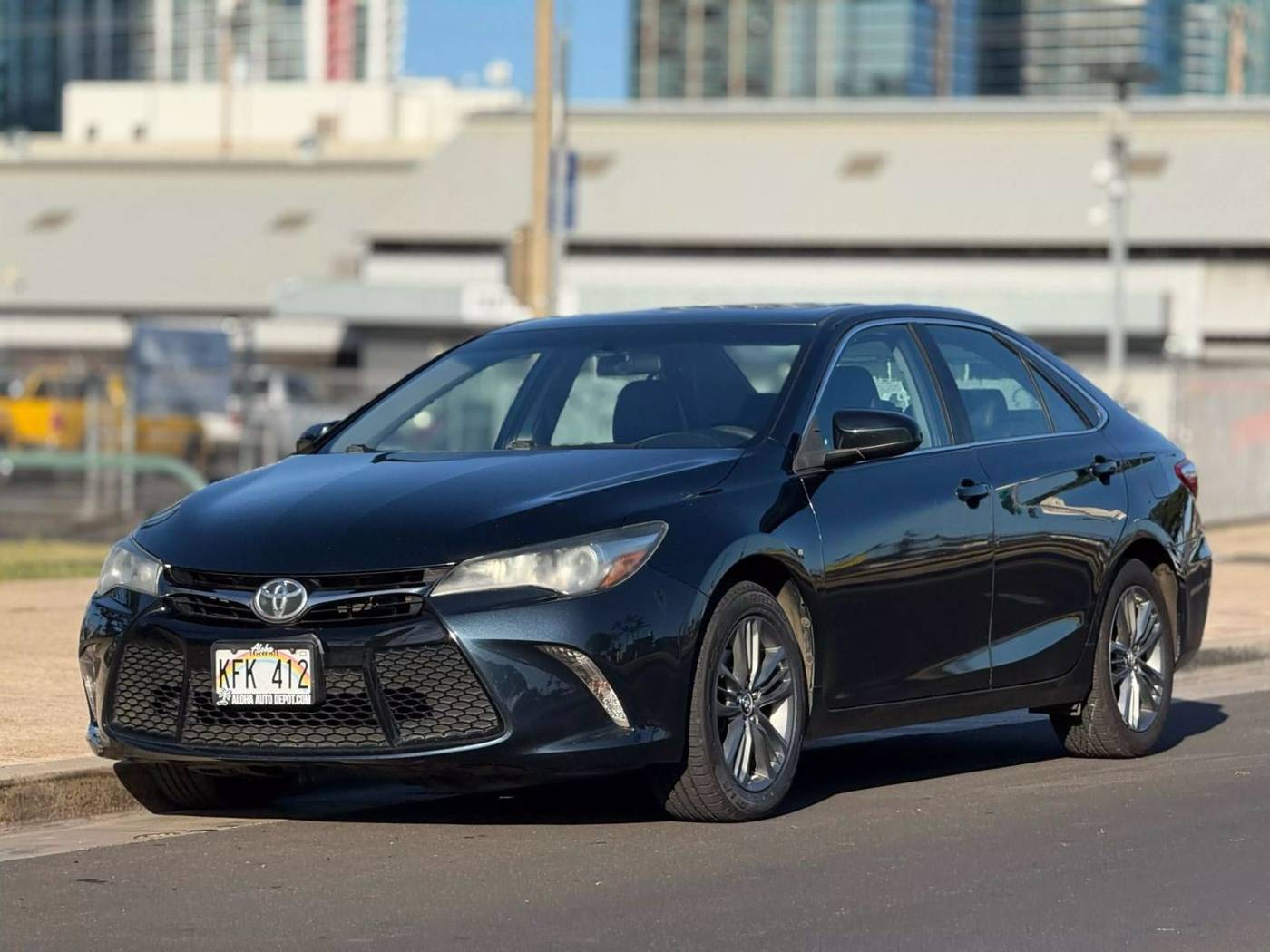 2017 Toyota Camry SE — Sedan — 124,111 mi — Honolulu, HI
