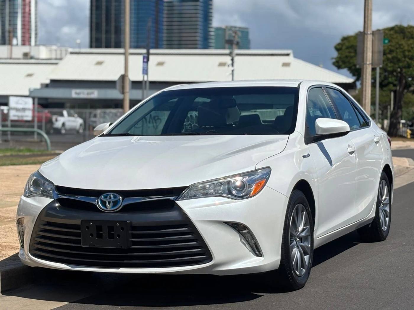 2016 Toyota Camry Hybrid XLE — Sedan — 72,549 mi — Honolulu, HI