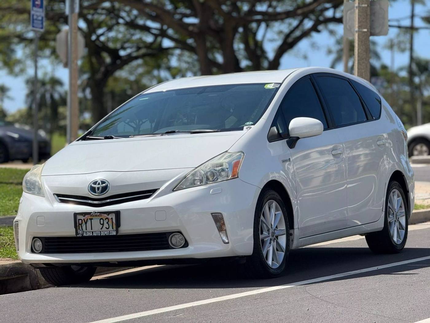 2013 Toyota Prius v Five — Wagon — 75,569 mi — Honolulu, HI