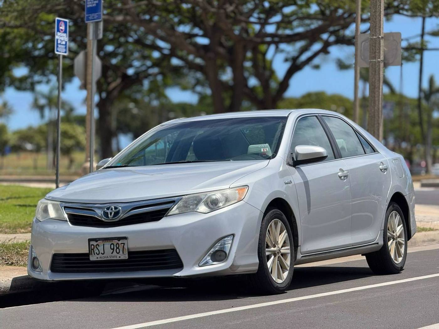2012 Toyota Camry Hybrid XLE — Sedan — 116,296 mi — Honolulu, HI