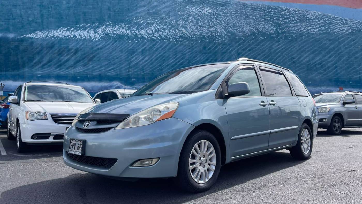 2008 Toyota Sienna XLE — Minivan — 177,606 mi — Honolulu, HI