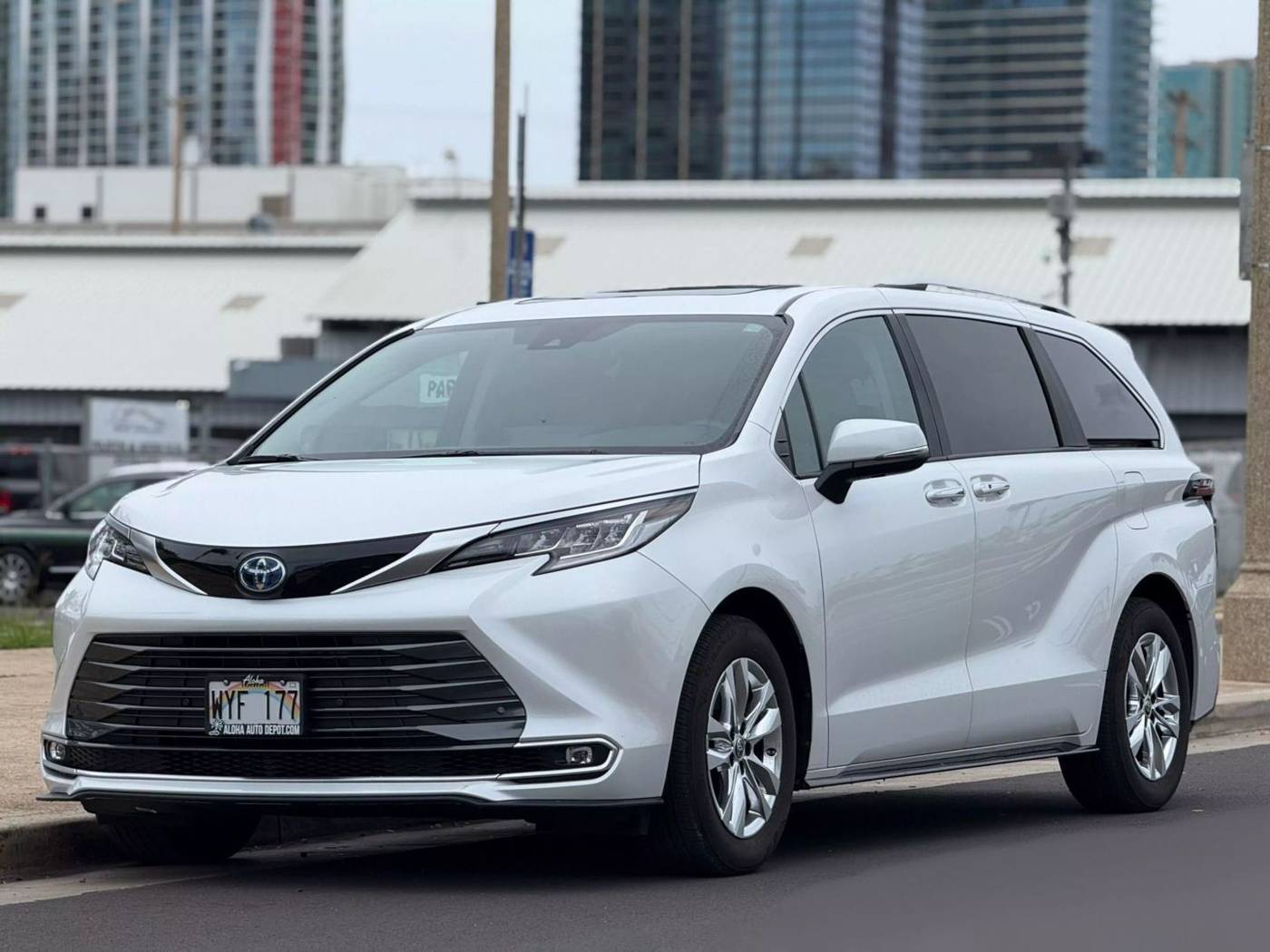 2024 Toyota Sienna Limited — Minivan — 5,253 mi — Honolulu, HI
