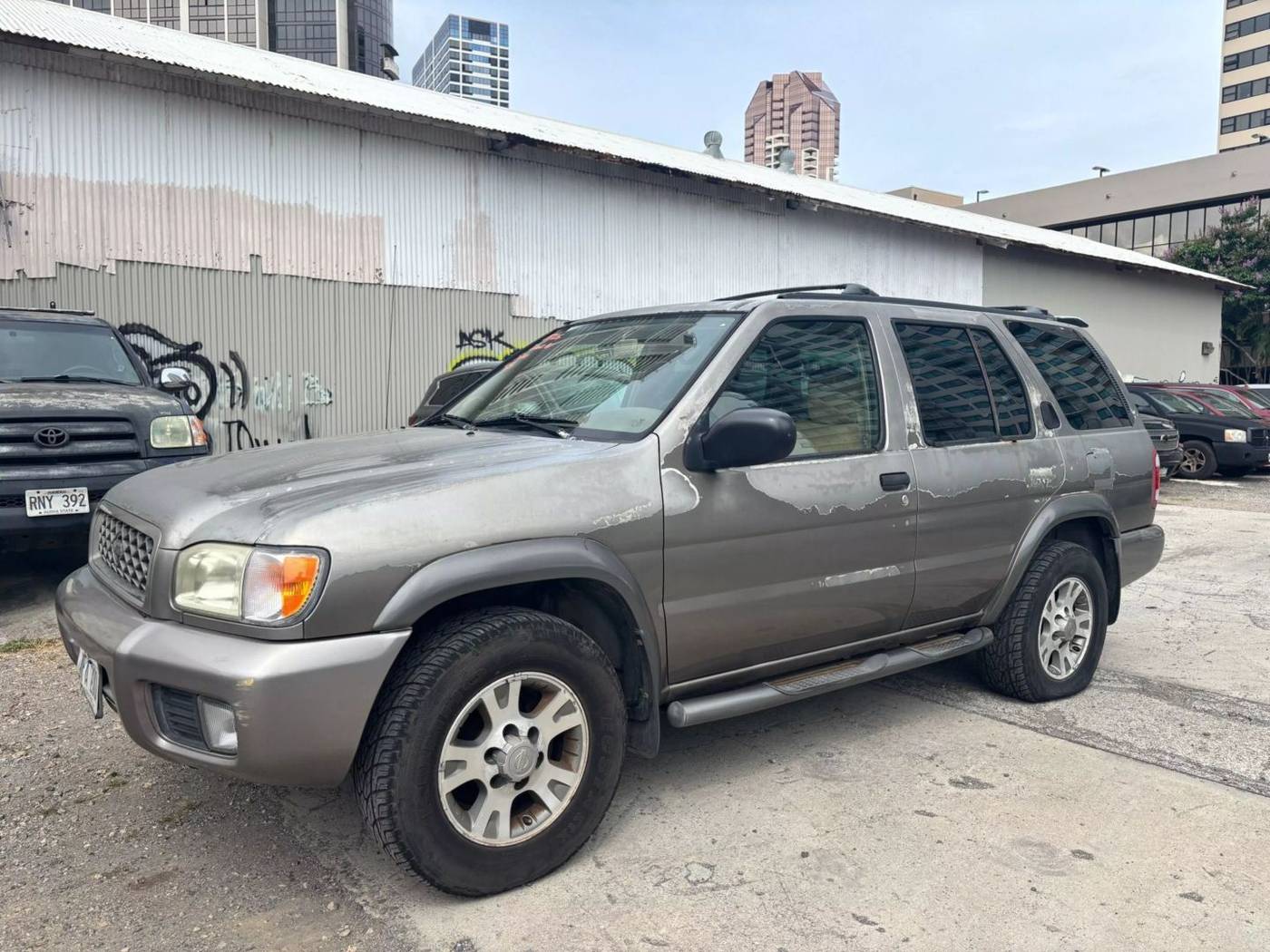 2001 Nissan Pathfinder LE — SUV — 97,923 mi — Honolulu, HI