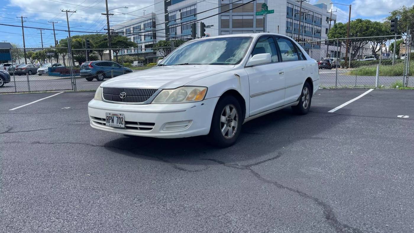 2001 Toyota Avalon XL — Sedan — 183,109 mi — Honolulu, HI
