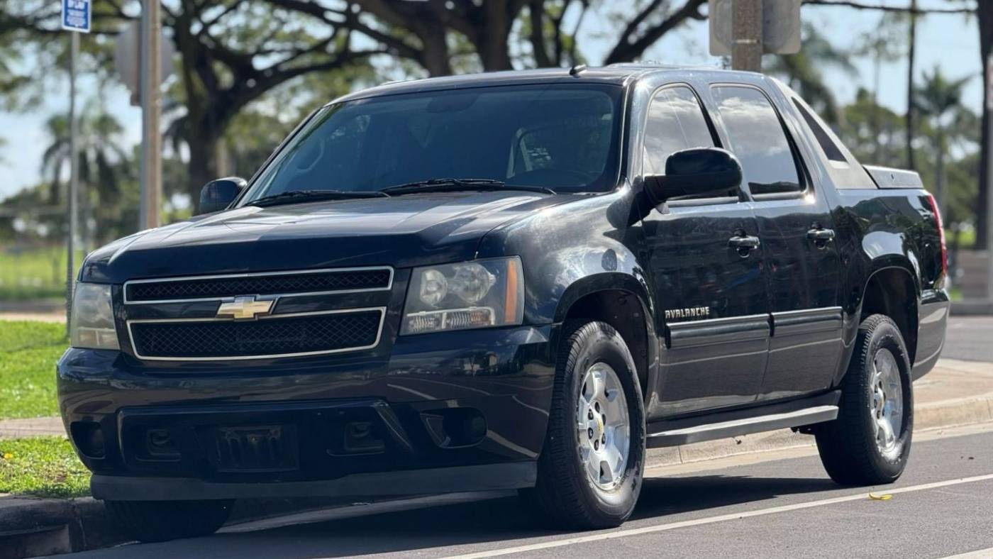2010 Chevrolet Avalanche LS — Pickup Truck — 86,197 mi — Honolulu, HI