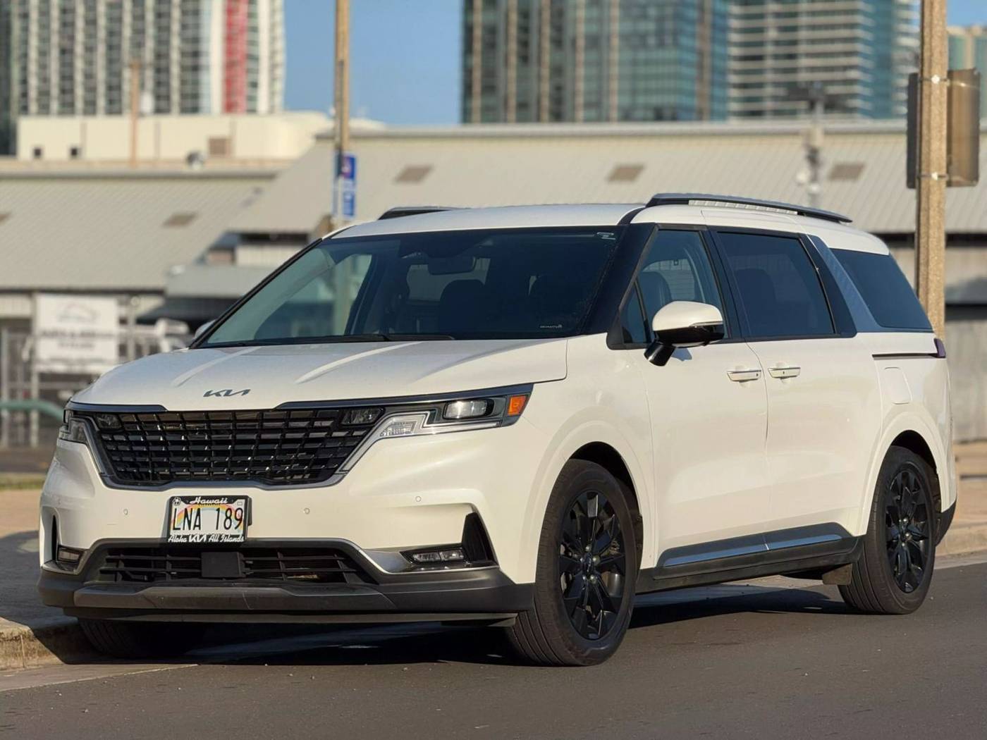 2023 Kia Carnival SX — Minivan — 33,250 mi — Honolulu, HI