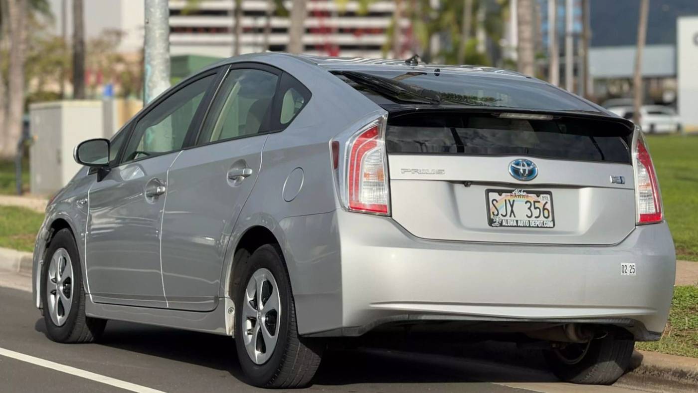 2015 Toyota Prius Two — Hatchback — 96,593 mi — Honolulu, HI