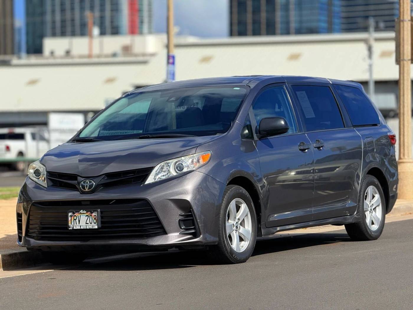 2019 Toyota Sienna L — Minivan — 34,073 mi — Honolulu, HI