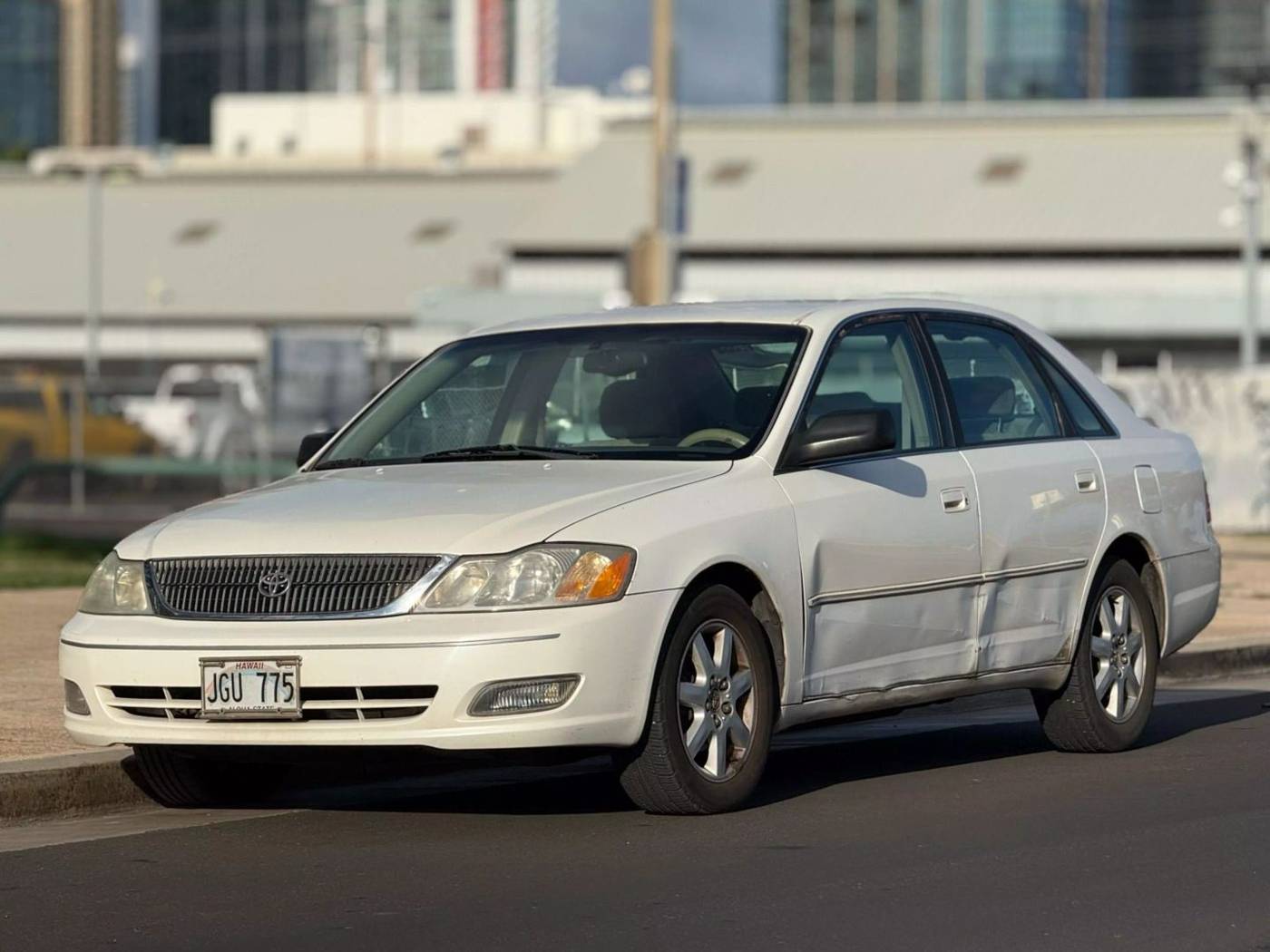 2000 Toyota Avalon XLS — Sedan — 117,075 mi — Honolulu, HI