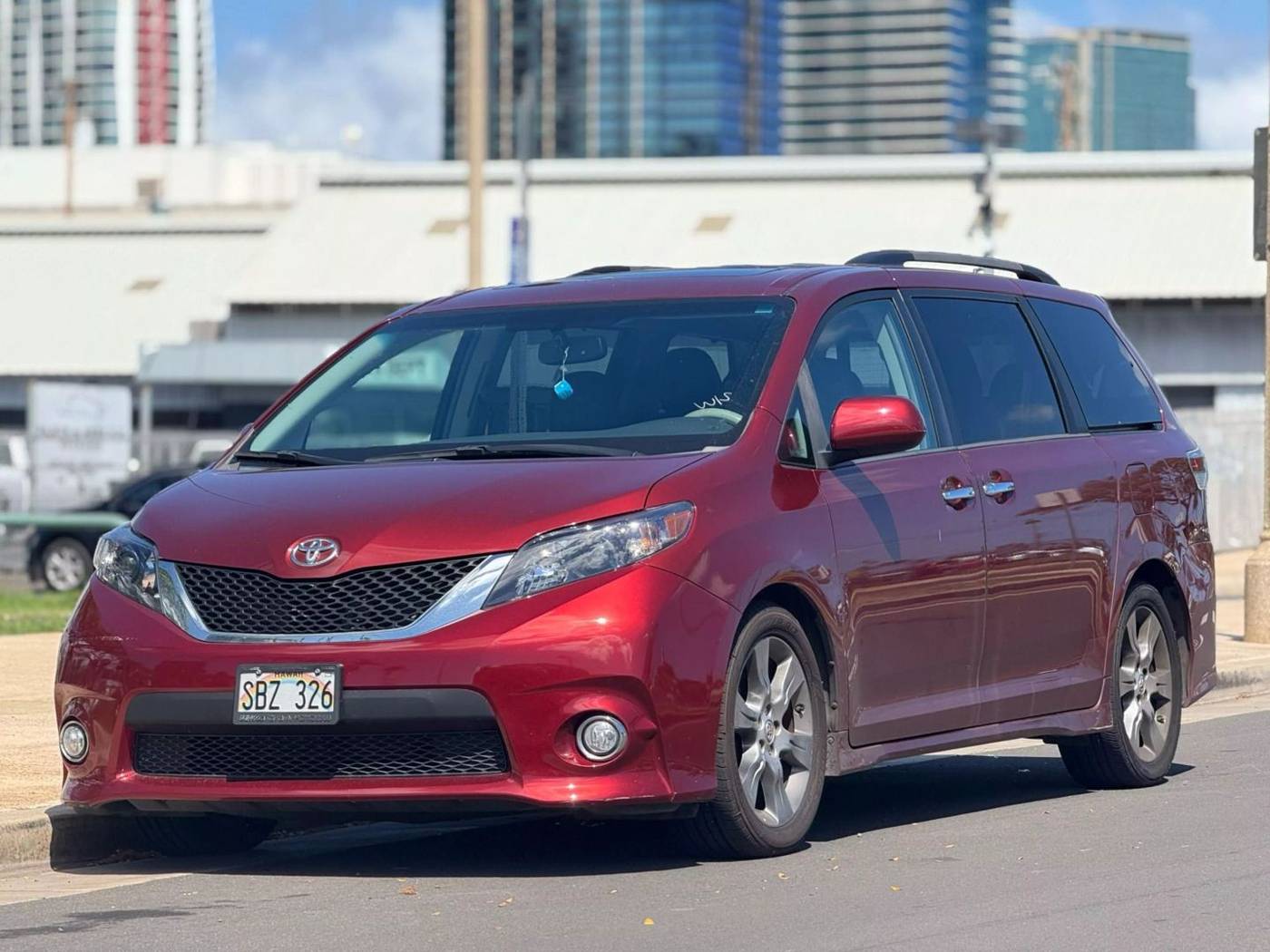 2013 Toyota Sienna SE — Minivan — 88,227 mi — Honolulu, HI