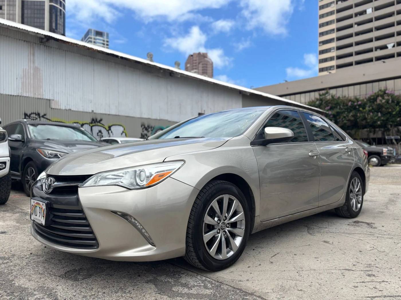2016 Toyota Camry XLE — Sedan — 174,000 mi — Honolulu, HI