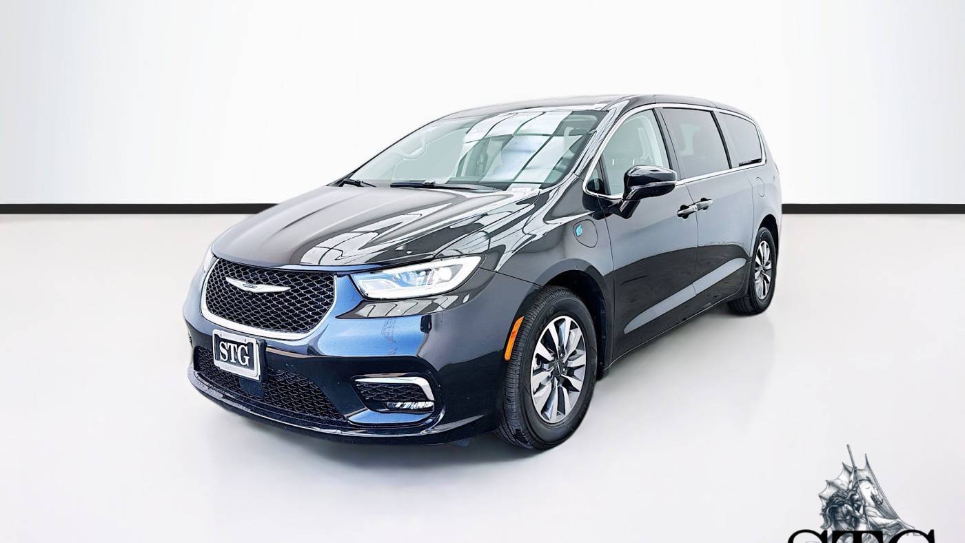 2022 Chrysler Pacifica Hybrid Touring L — Minivan — 41,987 mi — Bellflower, CA