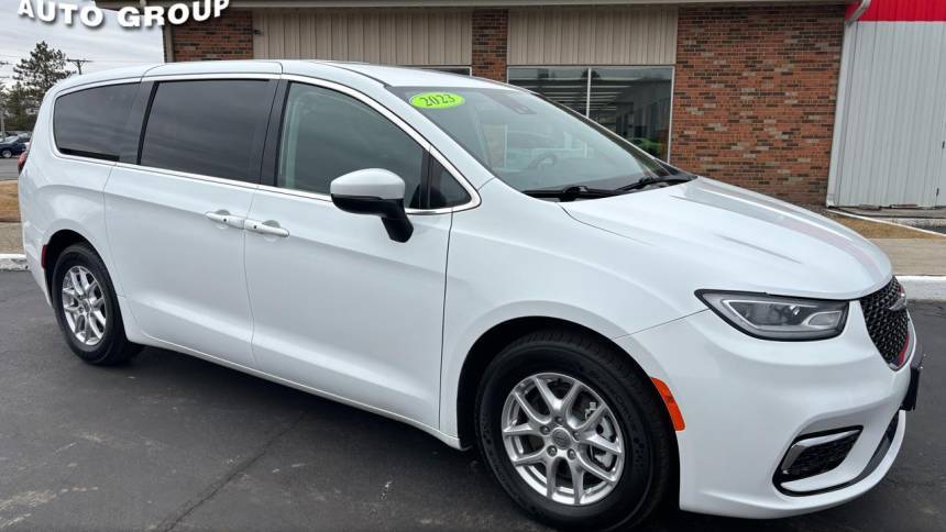 2023 Chrysler Pacifica Touring L — Minivan — 58,316 mi — Marengo, IL
