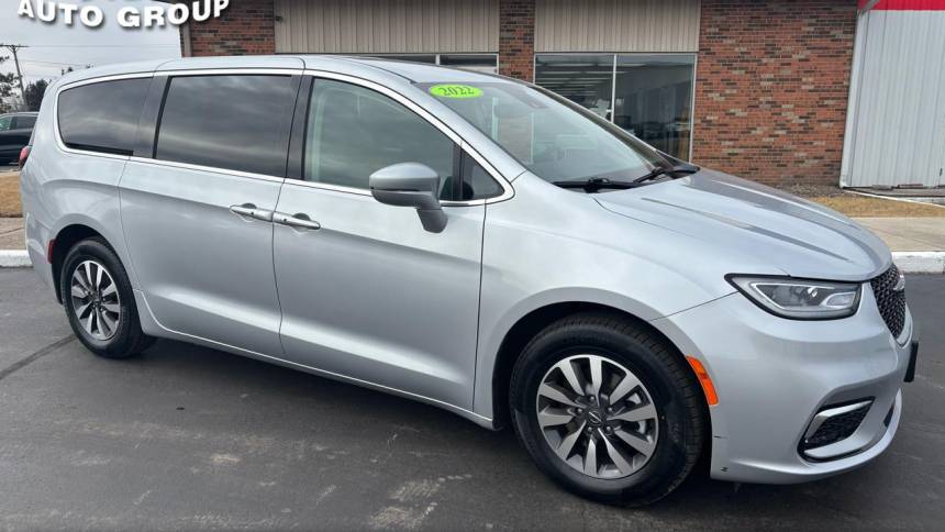 2022 Chrysler Pacifica Hybrid Touring L — Minivan — 85,859 mi — Marengo, IL