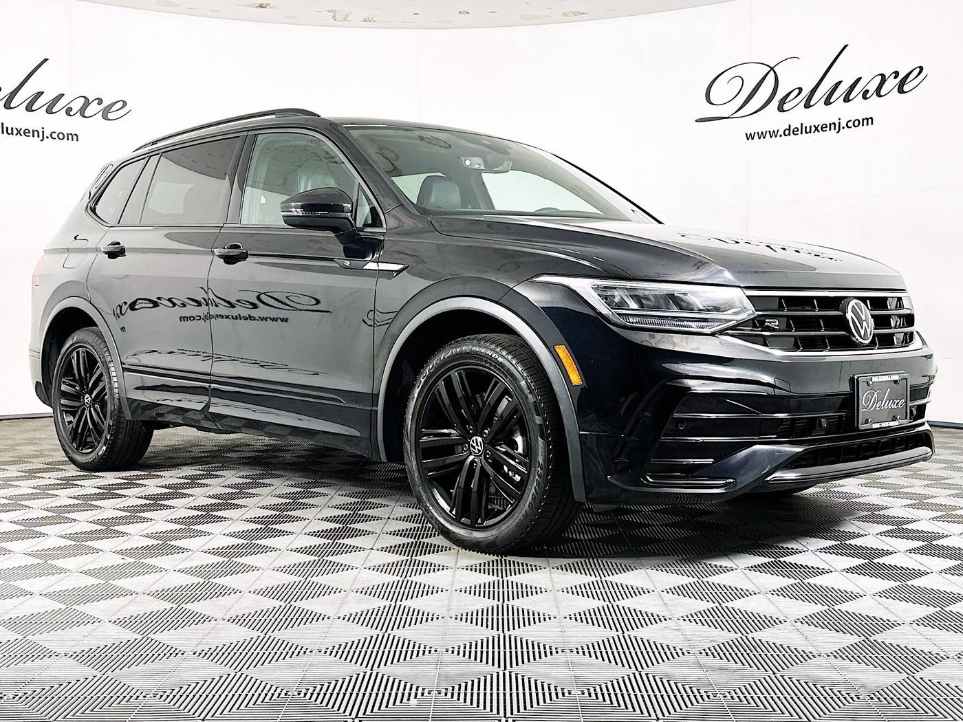 2022 Volkswagen Tiguan SE R-Line Black — SUV — 20,426 mi — Linden, NJ