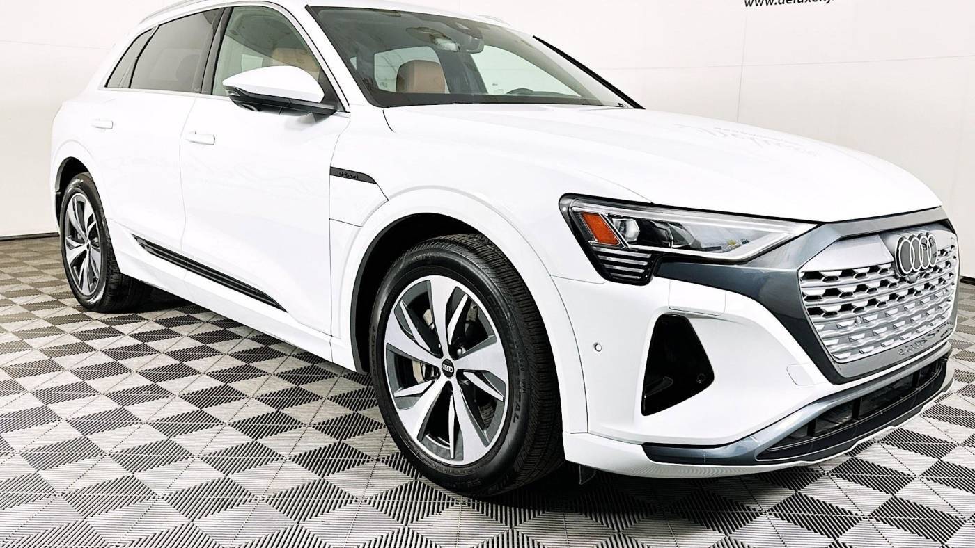 2024 Audi Q8 e-tron Premium Plus — SUV — 5,886 mi — Linden, NJ