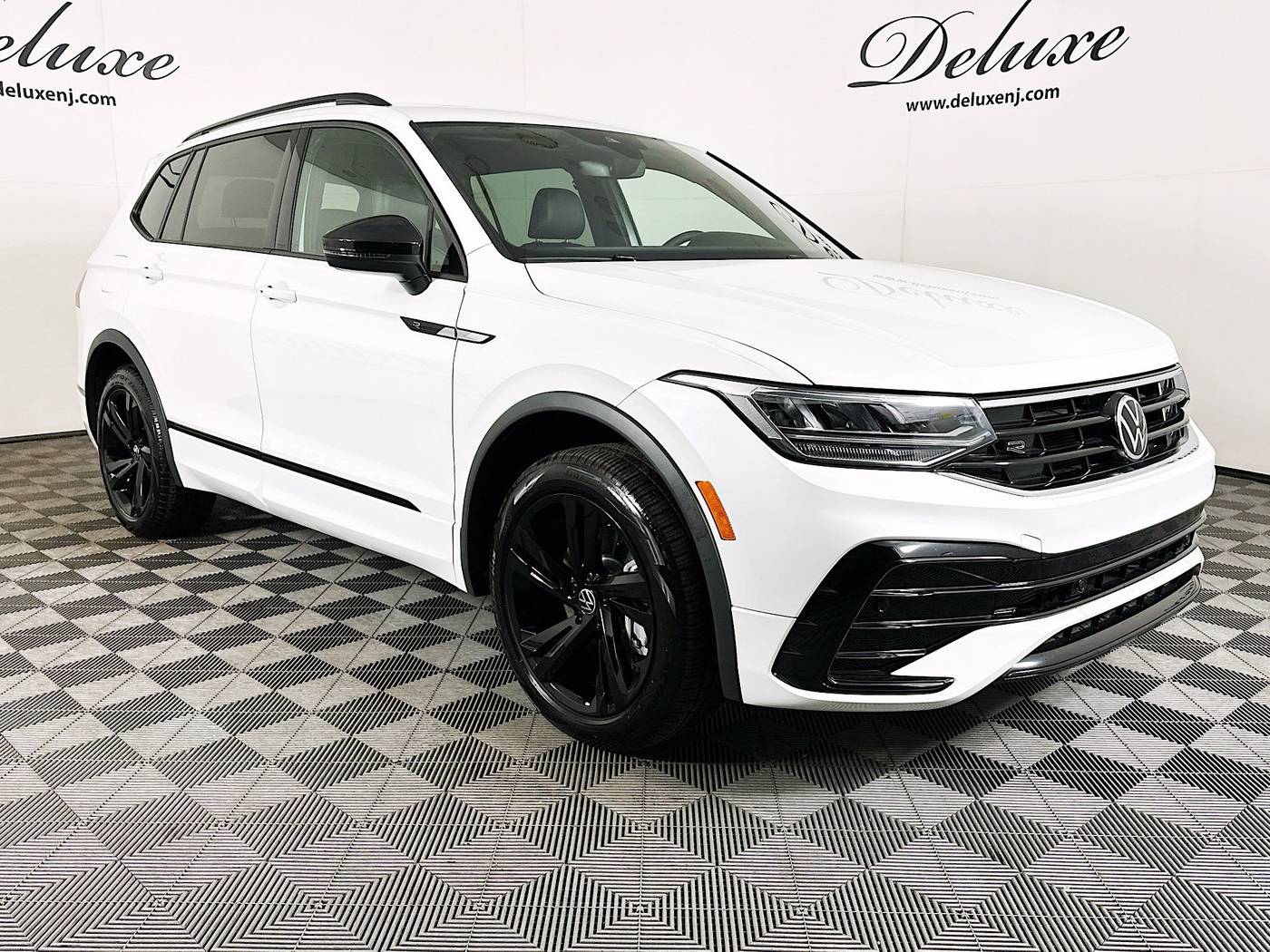 2024 Volkswagen Tiguan SE R-Line Black — SUV — 2,512 mi — Linden, NJ