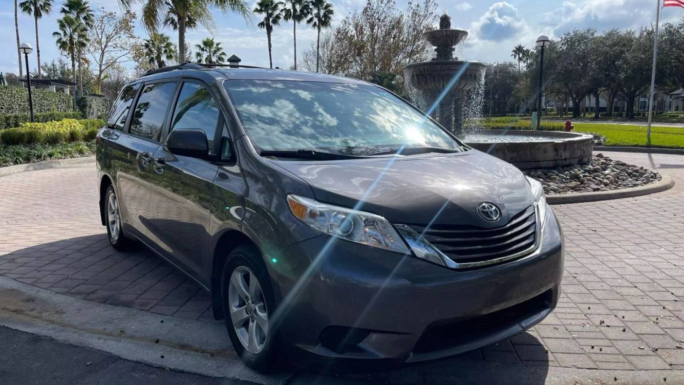 2015 Toyota Sienna LE — Minivan — 157,643 mi — St Port Richey, FL