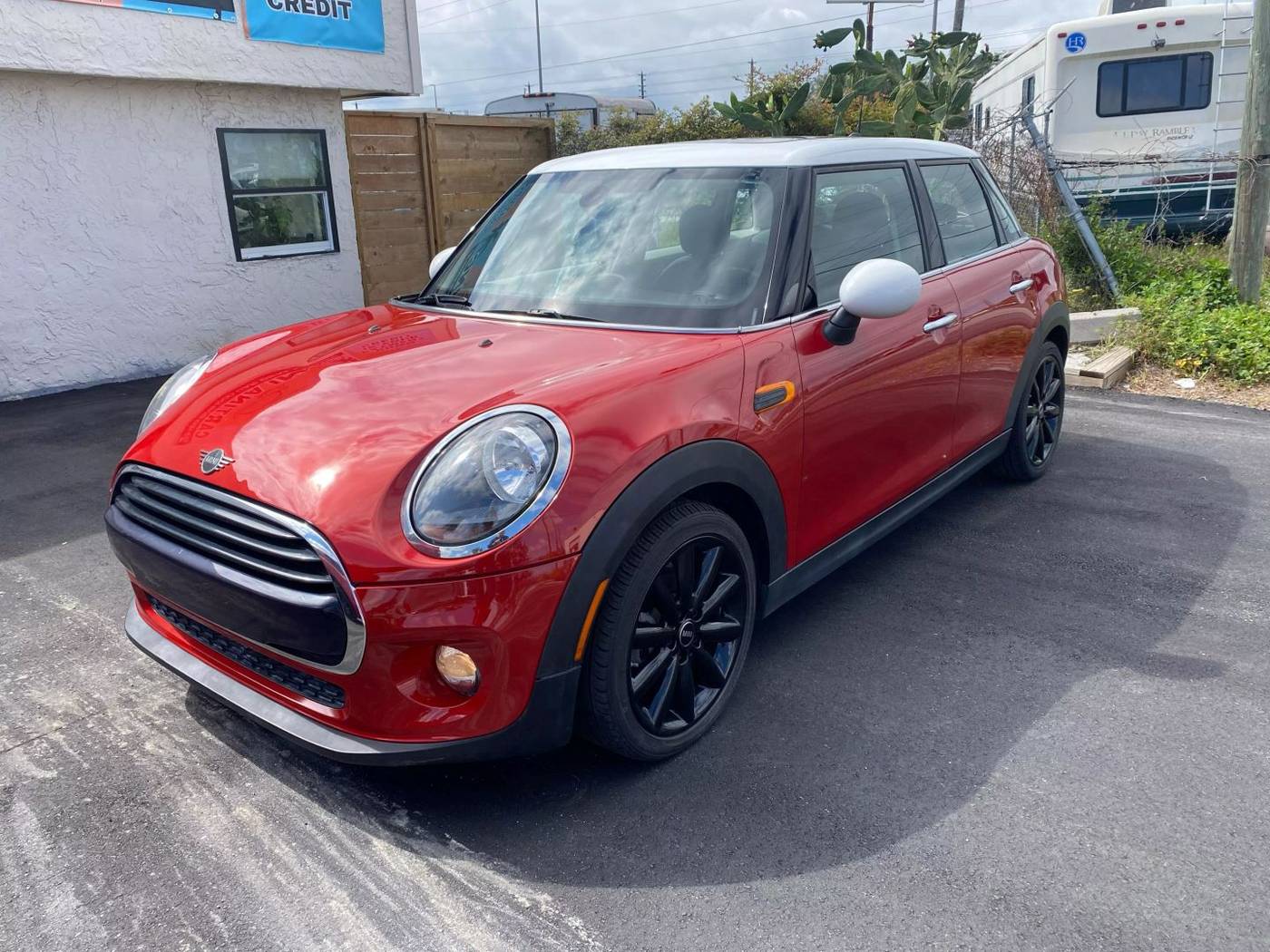 2018 MINI Hardtop Cooper — Hatchback — 48,350 mi — St Port Richey, FL