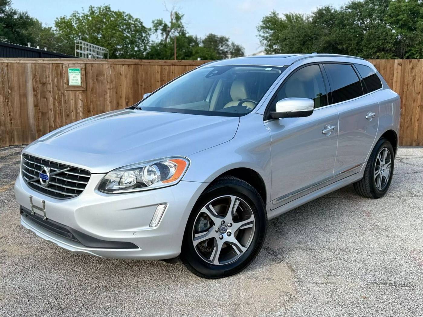 2015 Volvo XC60 T6 — SUV — 112,521 mi — Dallas, TX