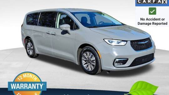 2022 Chrysler Pacifica Hybrid Touring L — Minivan — 77,050 mi — Raleigh, NC