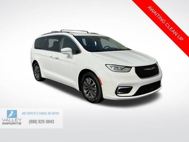 2021 Chrysler Pacifica Touring L — Minivan — 97,363 mi — Fargo, ND