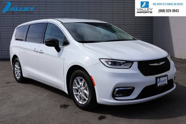 2024 Chrysler Pacifica Touring L — Minivan — 14,797 mi — Fargo, ND