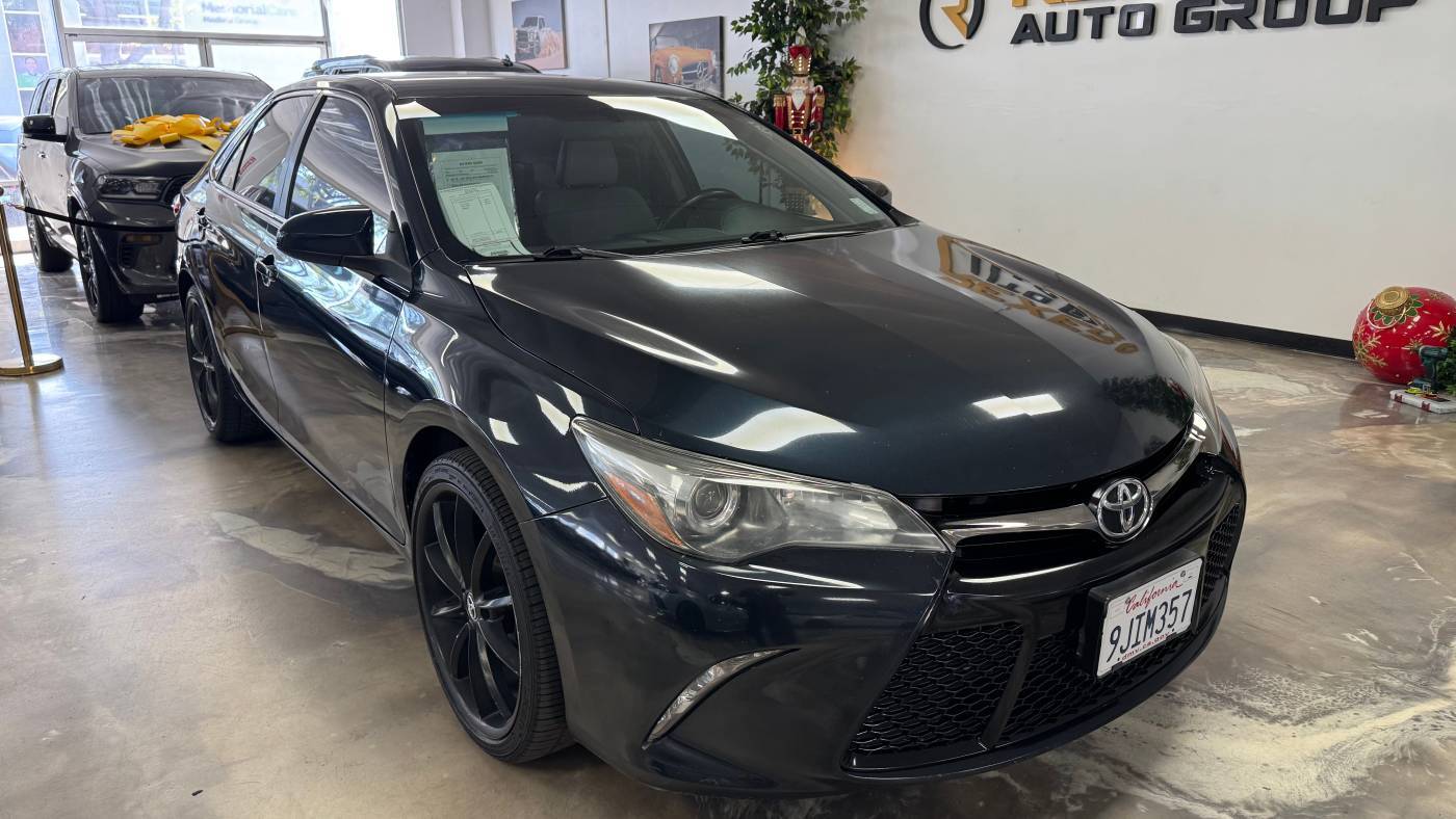 2015 Toyota Camry SE — Sedan — 105,291 mi — Santa Ana, CA