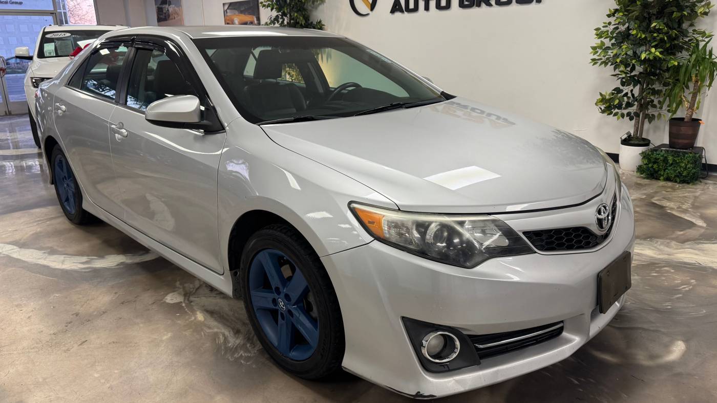 2014 Toyota Camry SE — Sedan — 102,844 mi — Santa Ana, CA