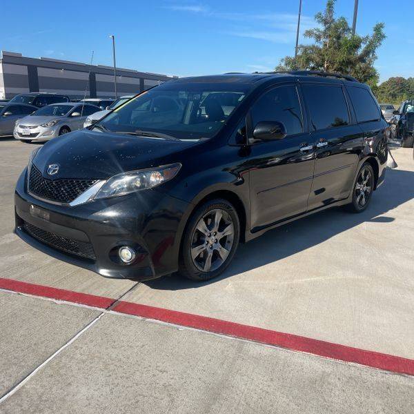 2013 Toyota Sienna SE — Minivan — 121,149 mi — Carlstadt, NJ