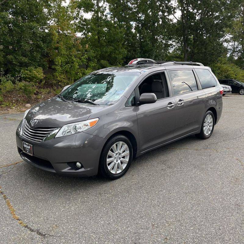 2015 Toyota Sienna XLE — Minivan — 175,998 mi — Carlstadt, NJ